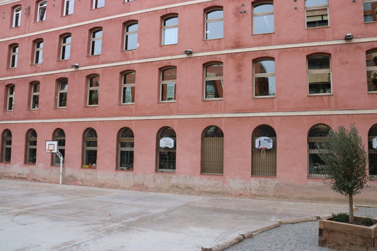 Image of Barrufet school, in Barcelona, closed due to covid-19, on March 13, 2020 (by Maria Belmez) 